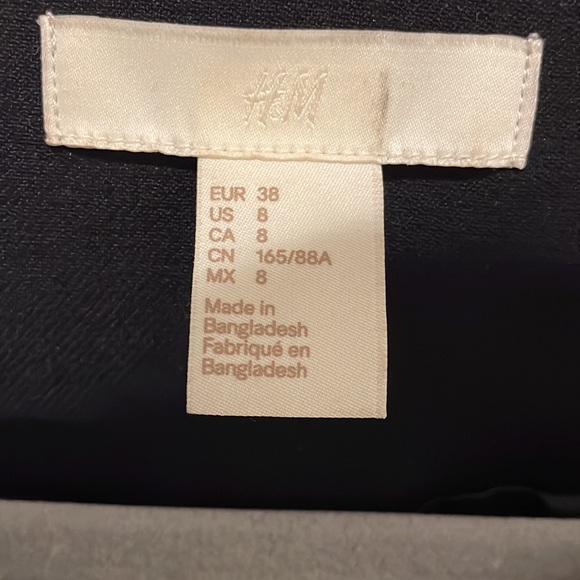 Dark blue coat w/pockets - Picture 5 of 5